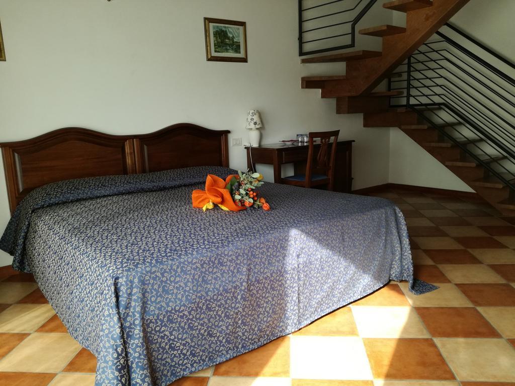 Locanda Dell'Arzente Сан-Сальваторе-Монферрато Экстерьер фото